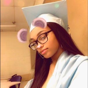 Meet your Posher, Azavia